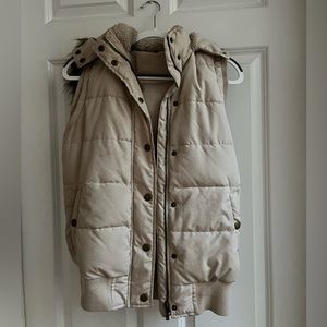 Cream gilet / puffer jacket with good, sleeveless